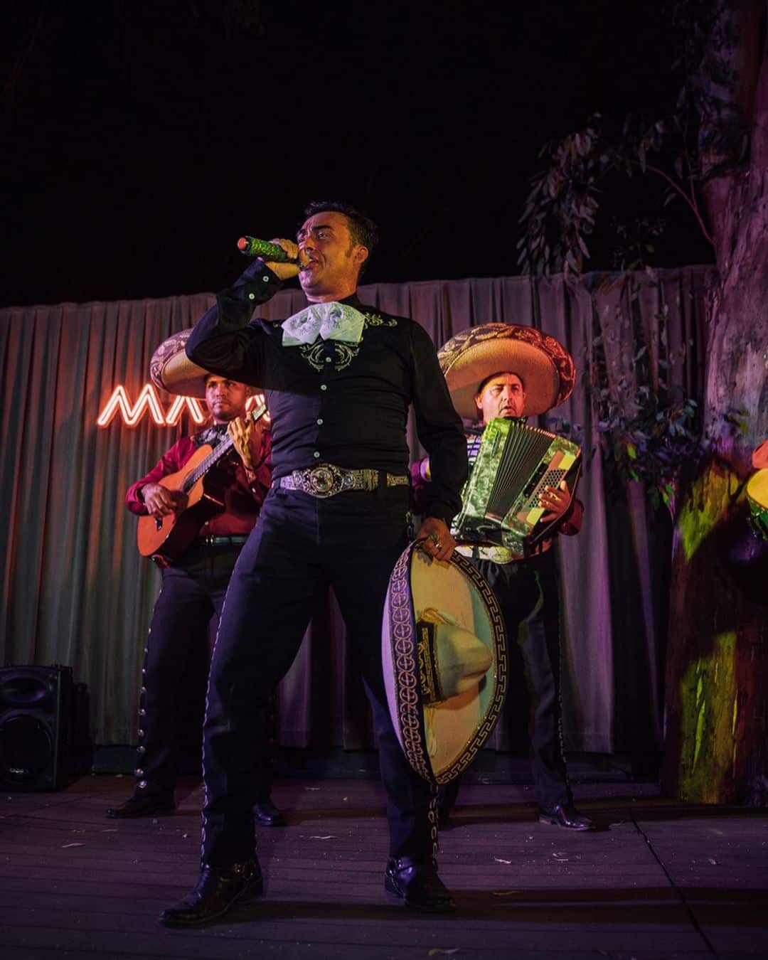 Grupo de mariachis actuando en Valencia