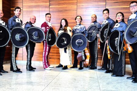 Mariachis en Valencia de Tito Ruiz
