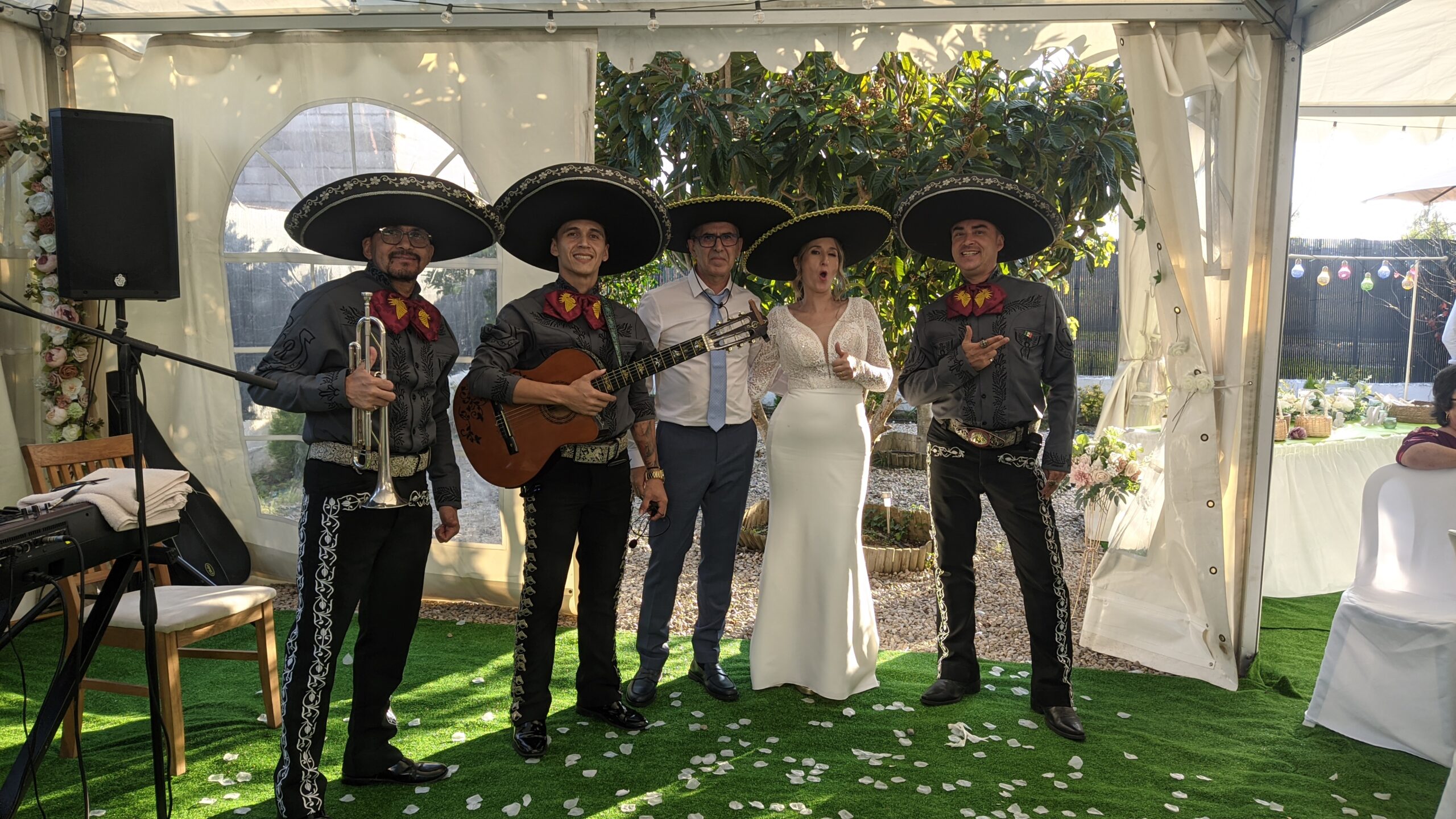 Serenata romántica con mariachi
