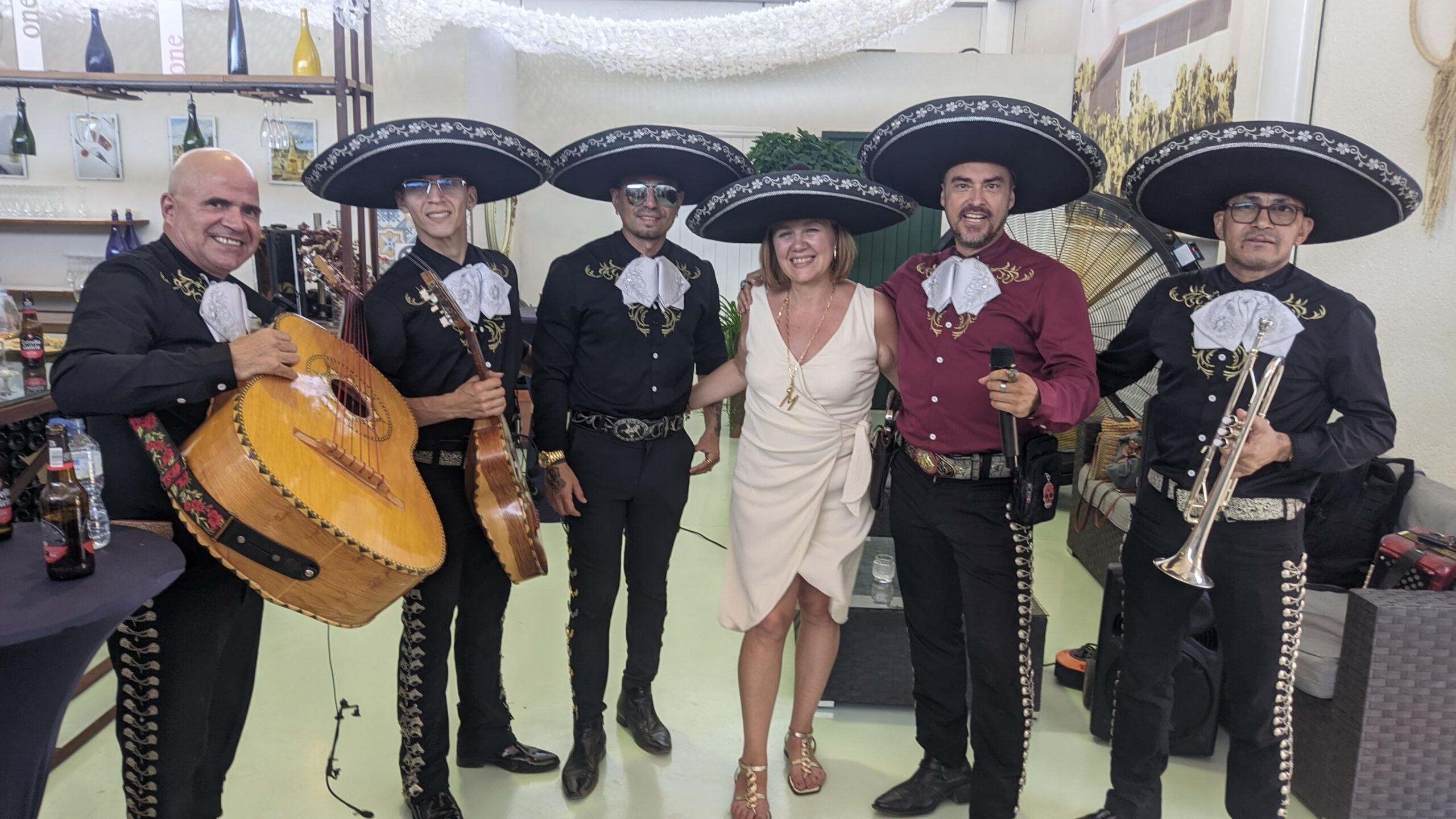 Cumpleaños en restaurante con mariachi