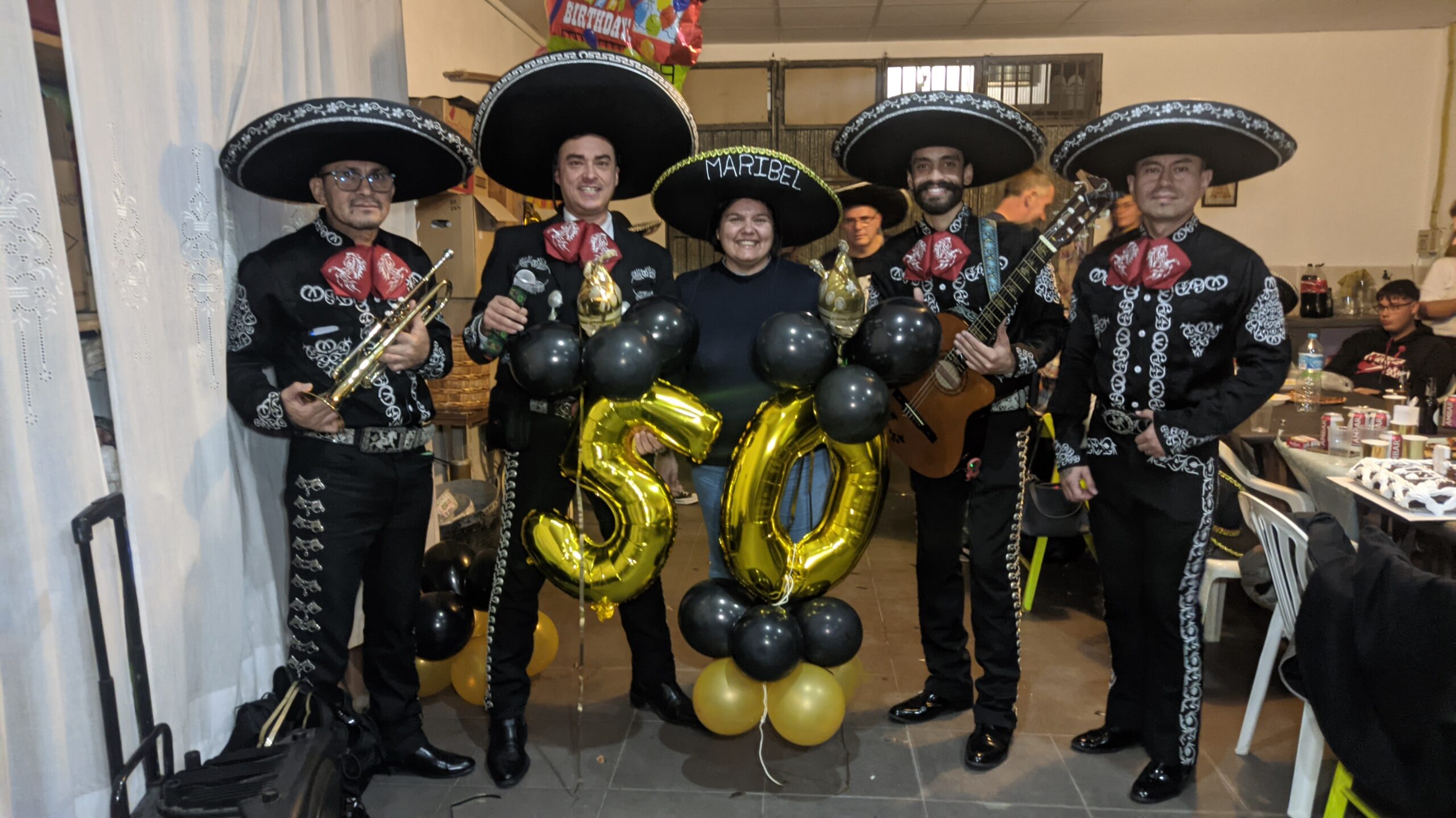 Cumpleaños especial de edad redonda con mariachi