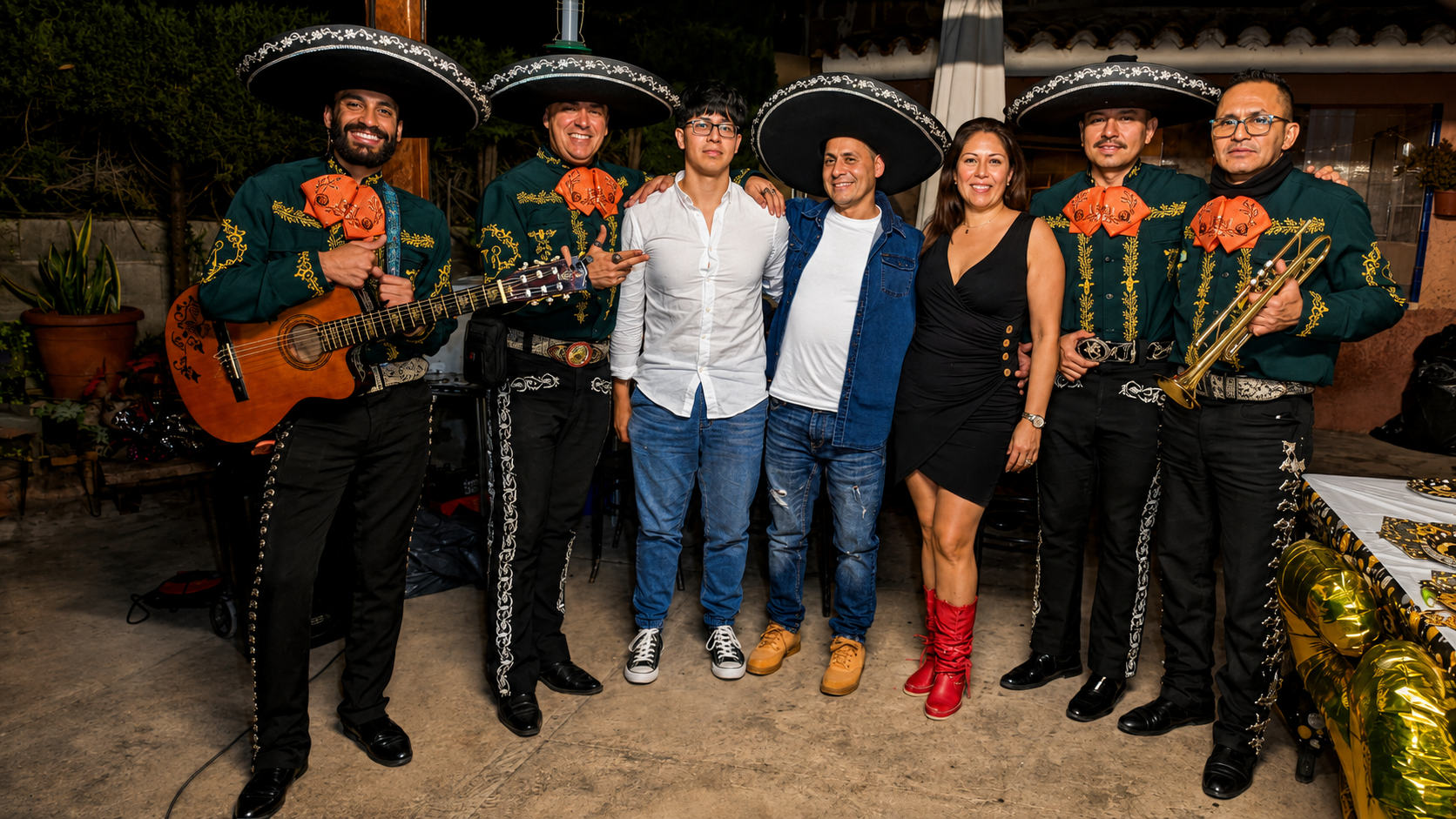 Papá emocionado durante una serenata familiar