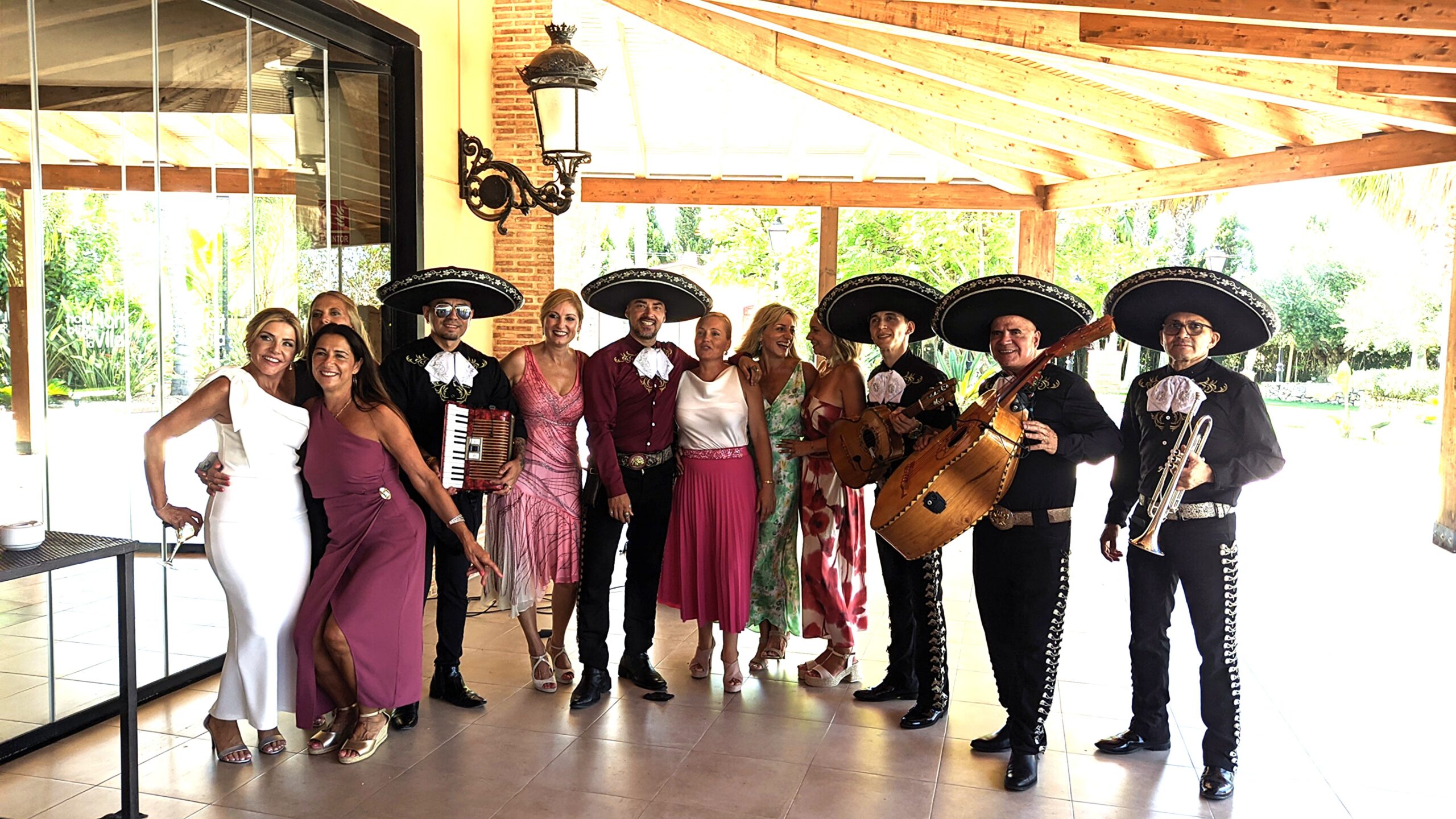 Fiesta con amigos y mariachi en Valencia